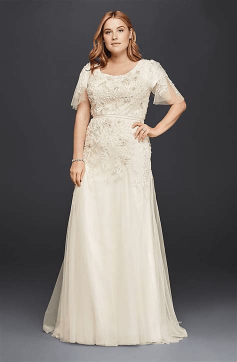 Ordered my size and it fits perfect! 25 Modest Plus Size Wedding Dresses | LDS Wedding