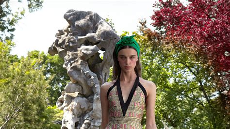 We offer a large range of quality beach themed furniture and personlised interior design solutions for your interiors. Cynthia Rowley Resort 2018 Collection | Vogue