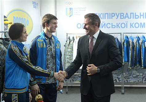 Сборная украины по футболу показала новую форму, в которой команда будет играть во время предстоящего евро. Bosco представила экипировку украинских олимпийцев для ...