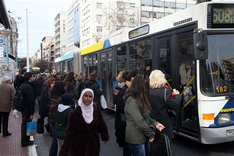 Ο δήμος πετρούπολης ενημερώνει για τη χορήγηση υποτροφιών του ελληνικού ανοικτού πανεπιστημίου σε ευπαθείς κοινωνικά ομάδες. Από Δευτέρα μόνο από τη μπροστινή πόρτα η είσοδος στα ...