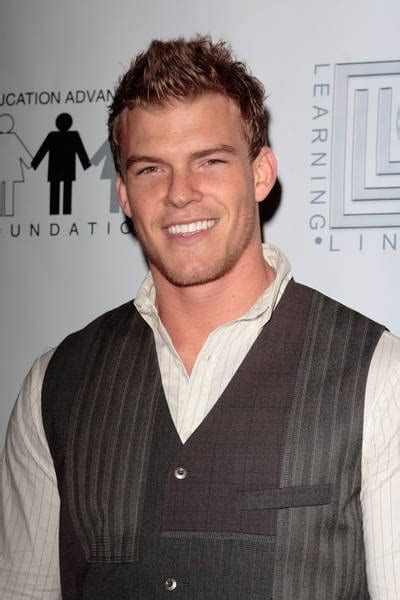 Male Actors With Long Blonde Hair - Famous Mullets