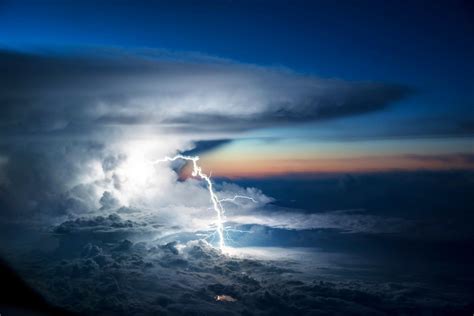Lightning At 31000 Feet Rwoahdude