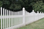 Picket Fence : Vinyl fence in a variety of colors and styles