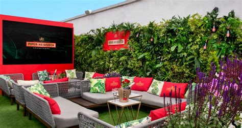 High above oxford street is a charming rooftop bar slash garden known as the gardening society. Champagne Rooftop Garden On Top Of Selfridges | DesignMyNight