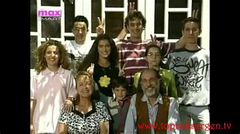 1975 yılında gösterime giren bizim aile filmi yönetmen koltuğunda ergin orbey otururken filmin senaryosu ise sadık şendil'in kaleminden çıkmıştır. bizim aile dizisi #1908873 - uludağ sözlük galeri