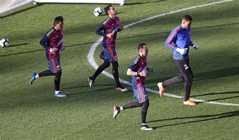 Si uruguay gana o empata, el equipo de martín lasarte enfrentará a brasil. Cuando Colombia juega con Chile, les damos un baile: el ...