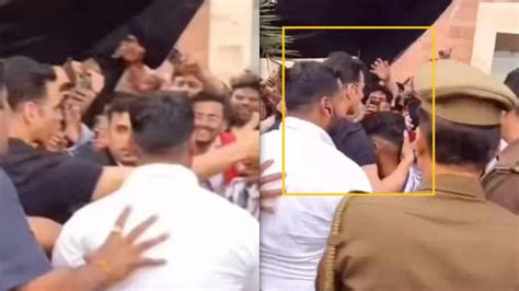 Akshay Kumar Liveliness Won The Heart Bodyguards Pushed The Fan The