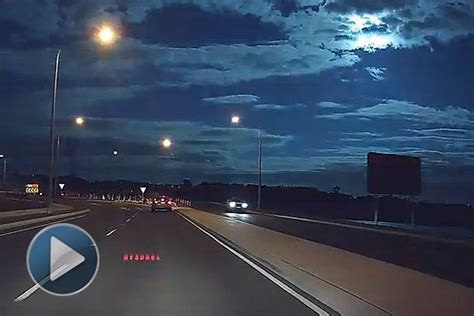 Sunlive Video Meteor Strikes Through Night Sky The