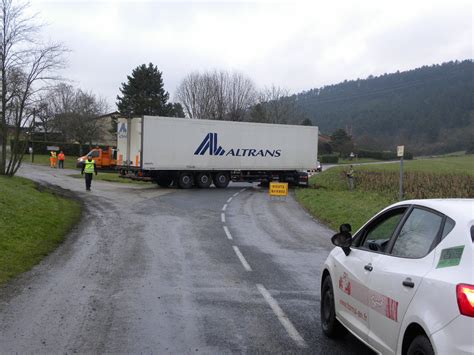 Treffort Cuisiat Un Camion Embourb A Bloqu La Route