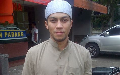 Muncul rumor yang menyebutkan jika umi pipik dengan sunu eks vokalis matta band telah menikah lantaran foto mesra keduanya yang beredar di. Sunu Mengaku Terganggu soal Isu Nikah Siri dengan Umi ...