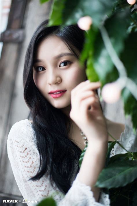 Gfriend Umji Dispatch Maknae Christmas Photoshoot By Naver X 親