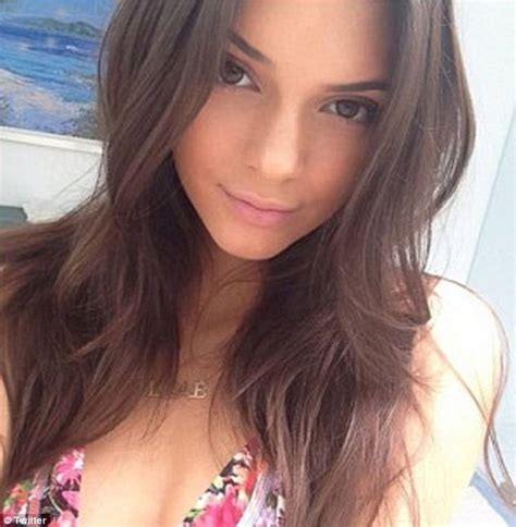 Hard pounding in company with young babe. 8 สไตล์ 'ทรงผมแสกกลาง' ของสาวสุดฮอต Kendall Jenner