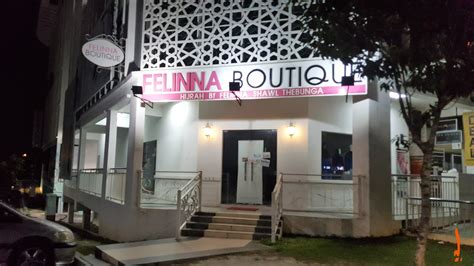 Diatifasya merupakan online shop hijabers modern yang menjual aneka baju muslim original brand local indonesia seperti baju gamis style, gamis syari, gamis pesta, setelan wanita hijab, baju syar'i, atasan dan bawahan. Malam di Bangi Sentral
