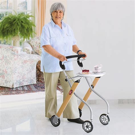 Anders als draußen, haben wir in häusern und wohnung häufig schmale durchgänge und türrahmen. ᐅ Rollator für die Wohnung + Worauf achten? + Vergleich