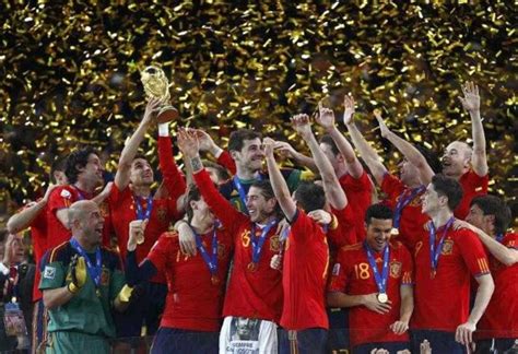 Ze zijn daardoor al uitgeschakeld voor een plek in de kwartfinales. Wereldkampioen voetbal Spanje krijgt prestigieuze prijs ...