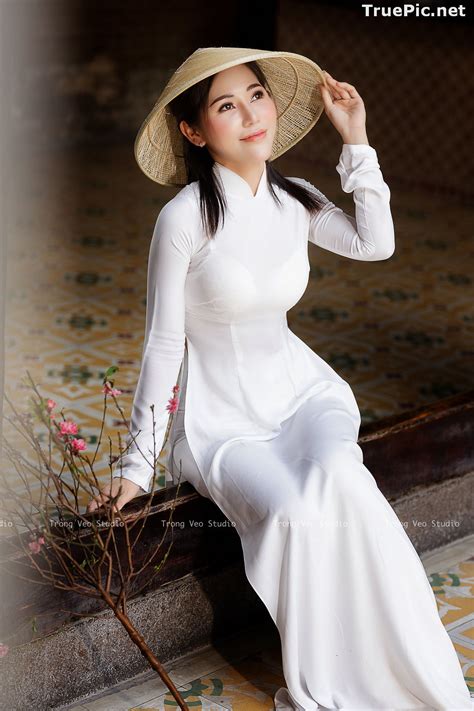 The Beauty Of Vietnamese Girls With Traditional Dress Ao Dai 4