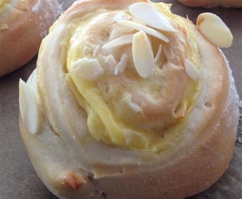 Er wird auf dem warmen kuchen verstrichen. Puddingschnecken - super lecker | Rezept in 2019 | Pudding ...