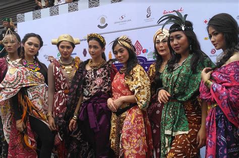 Para perajin ini pun kerap kena tipu juragan batik. Mentahan Batik Buat Baju - Pabrik Batik Terlengkap Harga ...