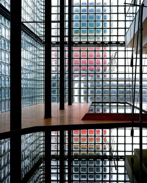 Maison Hermès A Glass Brick Building In Tokyo Themindcircle