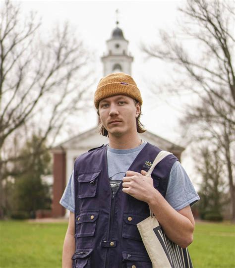 Senior spotlight: Fashionable philosopher Carson Price '23 - The Bachelor