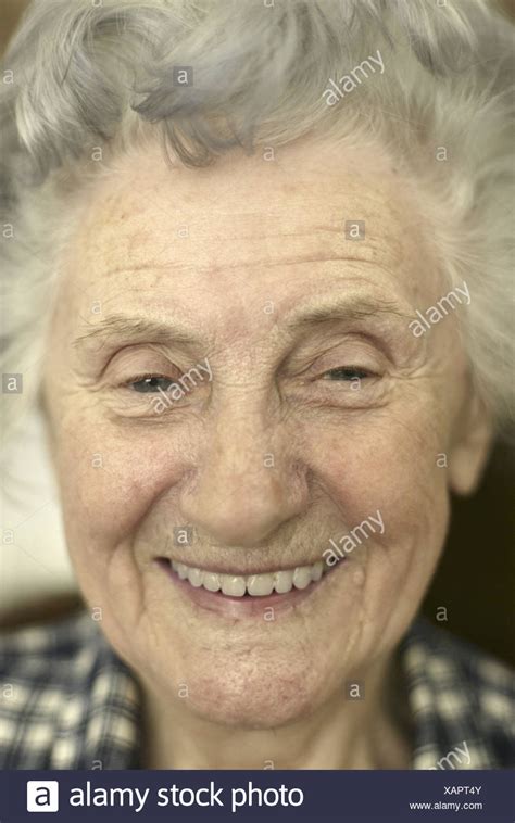 80 years old granny porn sex photos