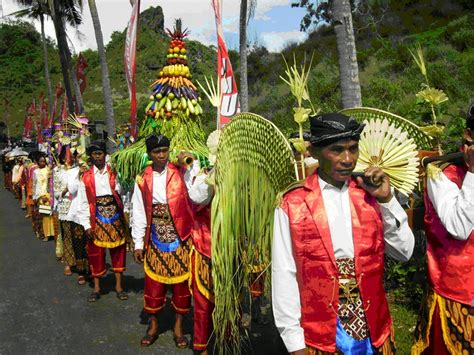 Contoh Tradisi Hindu Di Masyarakat Indonesia Materi Belajar