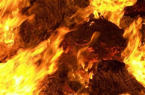 Gambar sebuah tabung untuk mesin uap. Ngerinya Siksa atas Pendusta; Wajah Disobek Dengan Besi ...