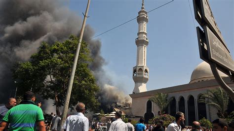 טילי החמאס הם הבעיה הקטנה של מדינה שבה פורעים יוצאים לרחובות הערים ומבצעים לינץ' באזרחים, אמר. לבנון: 42 הרוגים בפיצוצים בעיר טריפולי