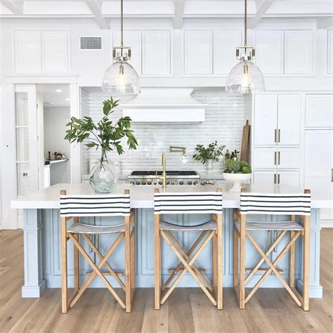 There are several combinations for this one, mixing up a little bit of rustic, traditional, and also a contemporary modern element. 32 Wondrous Coastal Kitchen Ideas To Bring The Sea Breeze In Your Home