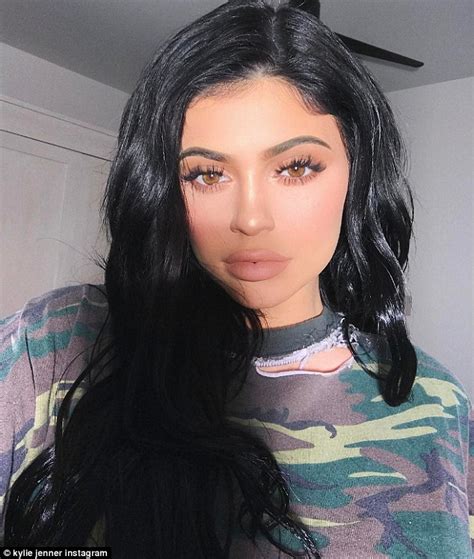 Kylie Jenner Plugs Her Makeup Line Daily Mail Online