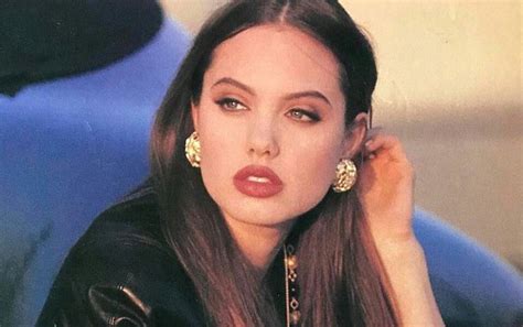 Pin By On 90sy2k Angelina Jolie 90s Angelina Jolie Young