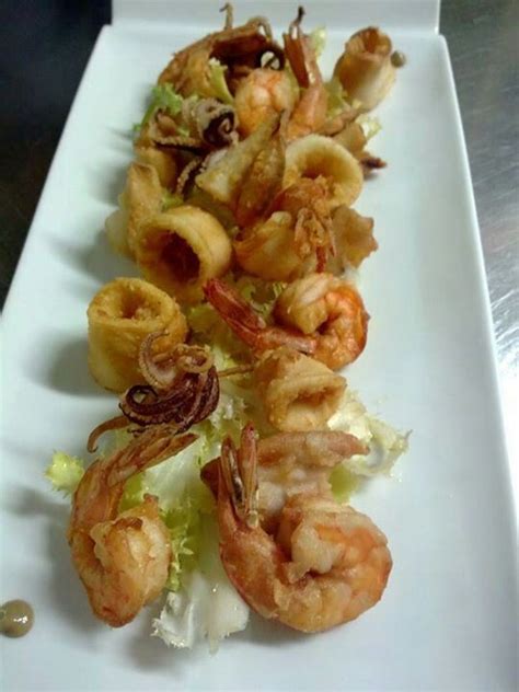 Anna moroni insegna ad annabruna di iorio a preparare e cucinare un fritto misto di calamari e gamberi croccante. Frittura di calamari e gamberi | Cooking italian food ...