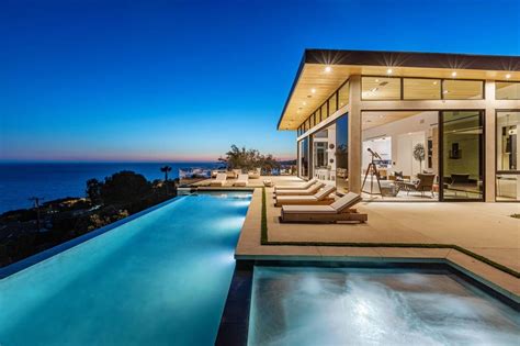 Stunning Home In Malibu Offers Luxurious Lifestyle Asking For 11750000