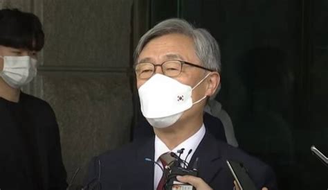 단독최재형 감사원장 대선출마 결단 임박.펜앤 첫 여론조사에서 대선후보 선호도 2.2%얻어. 최재형 '미담 제조기'? "대체 왜 나오냐"