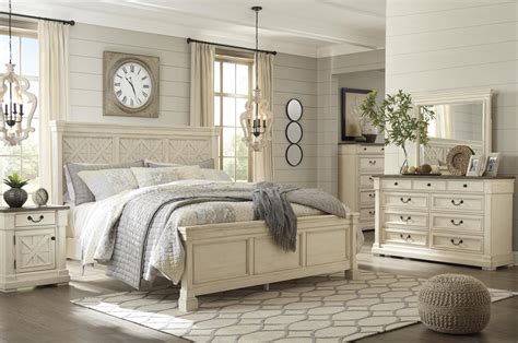 The five step finishing process is perfectly accented by the beauty of the new gunmetal hardware. Bolanburg 4-Piece Panel Bedroom Set