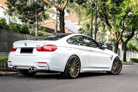 bmw m4 f82 f83 white vossen vfs 2 wheel front