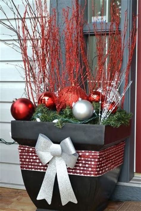 27 Cozy Red And Grey Christmas Décor Ideas Digsdigs