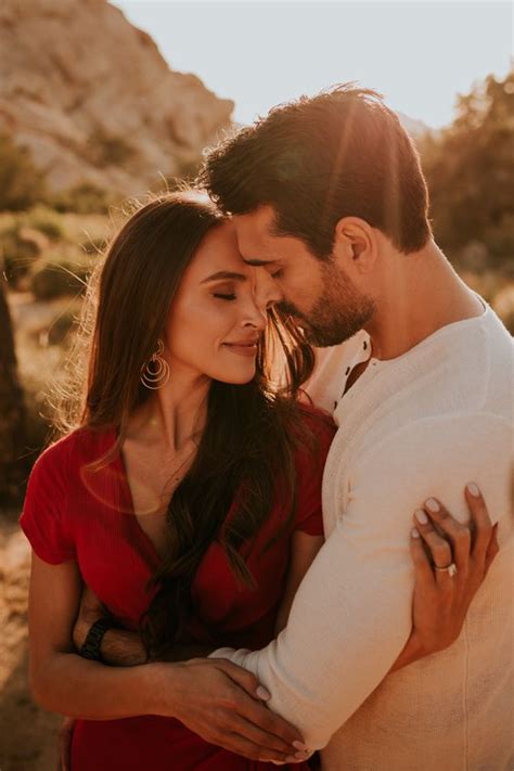 This location is perfect for engagement pictures or a maternity photoshoot. 23 Creative and Romantic Couple Photo Ideas - Fancy Ideas ...