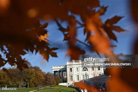 White House North Lawn Photos And Premium High Res Pictures Getty Images