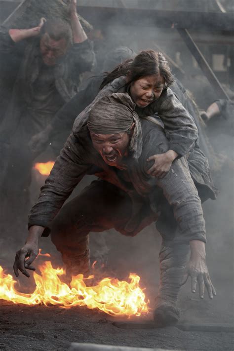 During the japanese colonial era, roughly 400 korean people, who were forced onto battleship island ('hashima island') to mine for coal, attempt to escape. Photos Added new poster and stills for the upcoming ...