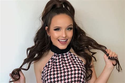 Larissa Manoela Aposta No Estilo Roqueirinha E Ganha Só Elogios Sbt