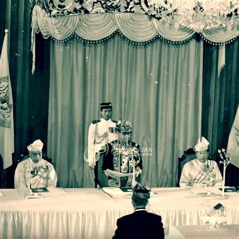 Kerajaan negeri sedang mengkaji semula dasar hak milik tanah yang telah diperkenalkan sejak 2008. Kuala Lumpur Pernah Jadi Milik Selangor - LIBUR