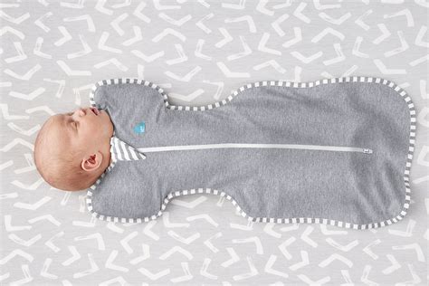 How To Swaddle A Baby With Love To Dream Gugu Guru Content For Parents
