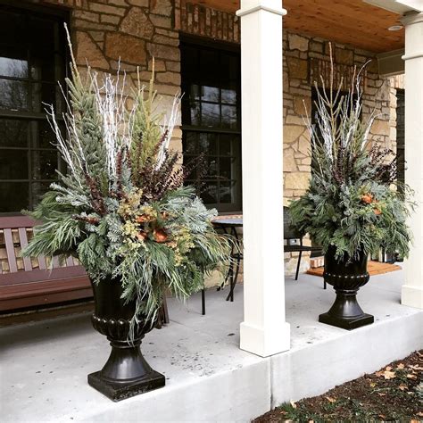 Winter Front Porch Decoration That Will Make Your Porch Looks Beautiful
