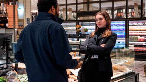 У линды и пэкстона проблемы в отношениях. 'Locked Down' review: Anne Hathaway and Chiwetel Ejiofor ...