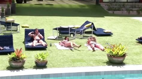 Bbb Brothers Est O Na Rea Externa Tomando Sol Youtube