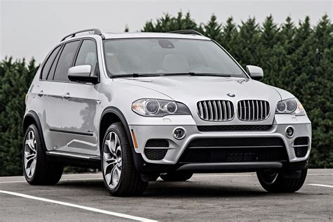 News bmw estimates the xdrive35i will get 17 miles per gallon in the city and 25 on the highway the tach moves up or down as necessary and the engine makes more or less noise, but there is no. 2011 BMW X5 xDrive50i | Prestige Motors
