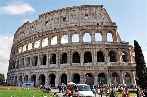 Nous recommandons de faire appel à un guide expérimenté (officiel) et de vous laisser. Le Colisée à Rome