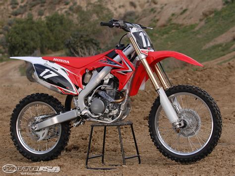Like the 450, the 250 has a tiny steering damper tucked in behind the number plate. 2010 Honda CRF250R Shootout Photos - Motorcycle USA