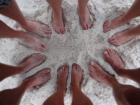 Feet In The Sand Family Picture Ideas To Take At The Beach Popsugar Family Photo